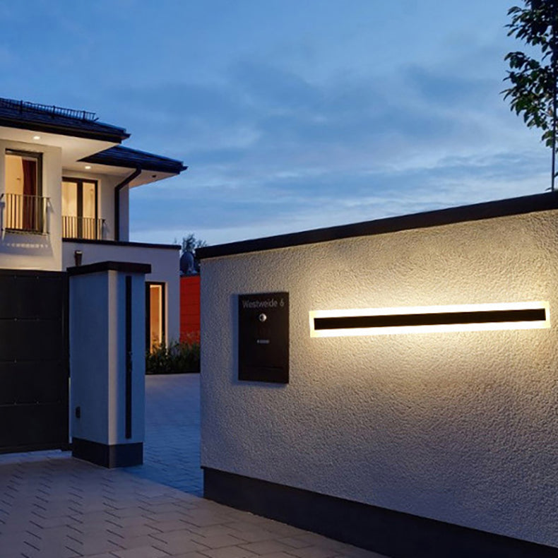 Modern Minimalist Long Rectangular LED Wall Sconce in Aluminum and Acrylic – Outdoor Garden Lighting