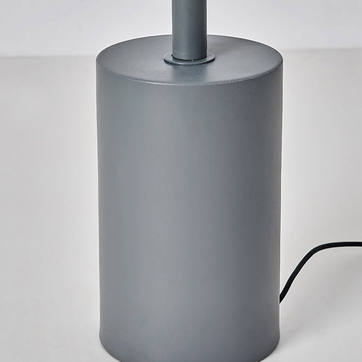 Nordic Minimalist LED Column Floor Lamp – Sleek Tall Standing Light for Modern Homes