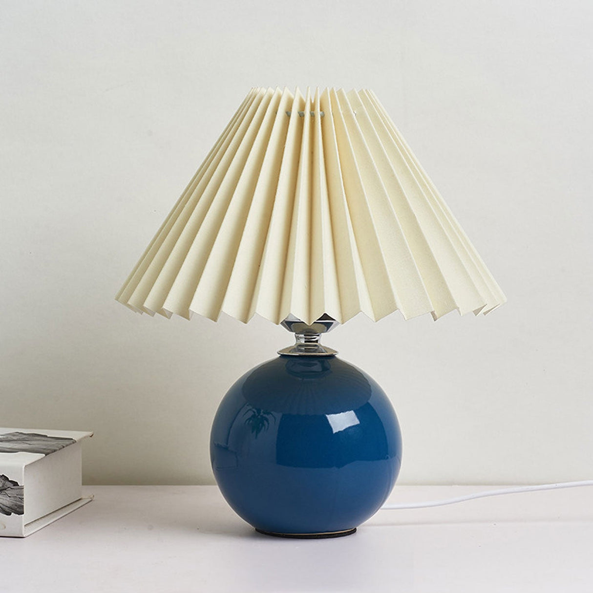 Sleek Nordic Minimalist Ceramic Pleated 1-Light Table Lamp
