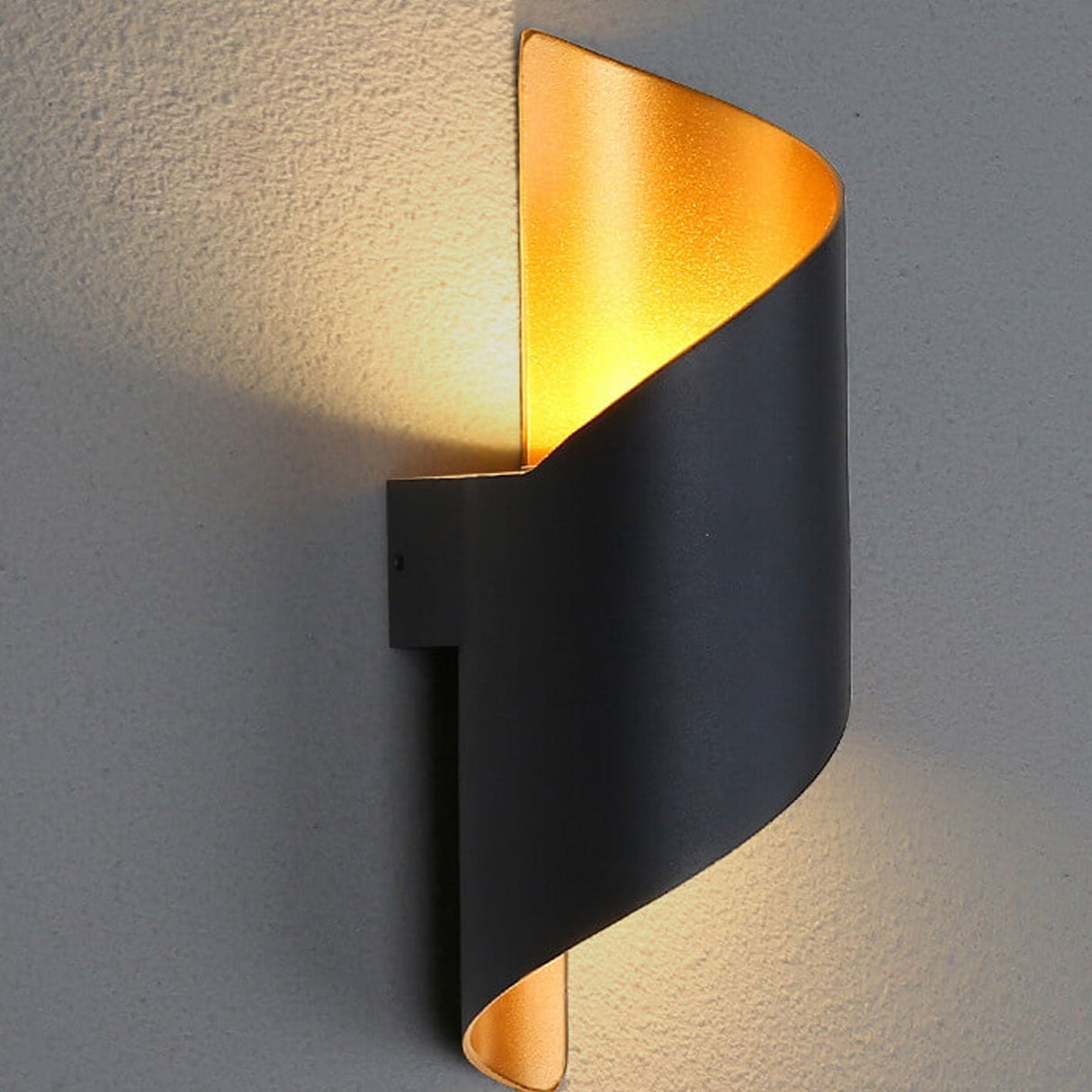 Sleek Modern Outdoor Aluminum LED Wall Sconce with Curved Column - Waterproof