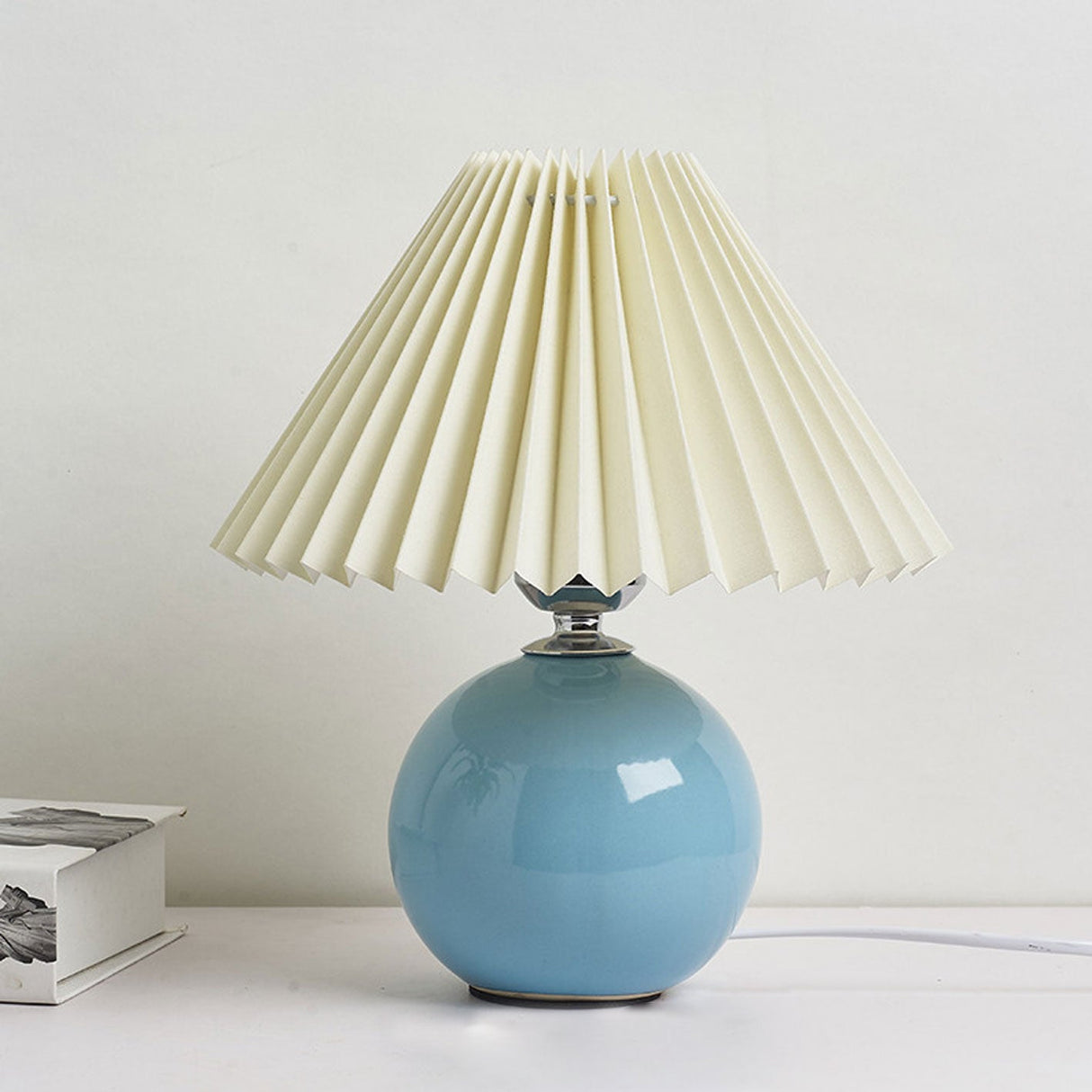 Sleek Nordic Minimalist Ceramic Pleated 1-Light Table Lamp