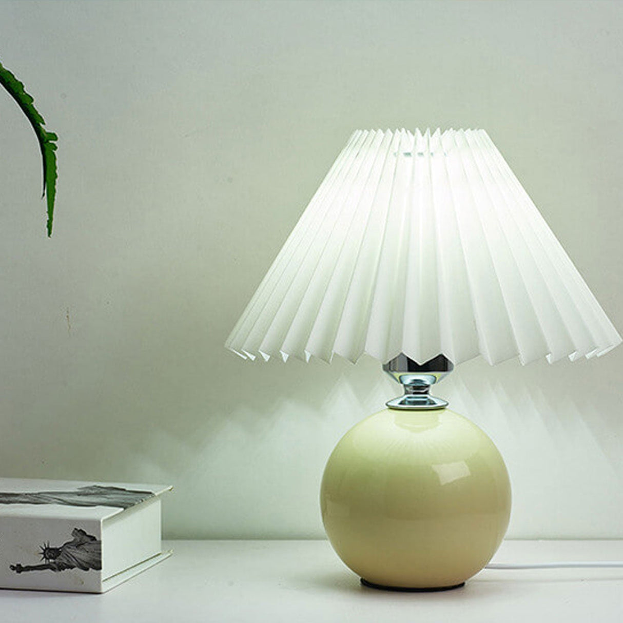 Sleek Nordic Minimalist Ceramic Pleated 1-Light Table Lamp
