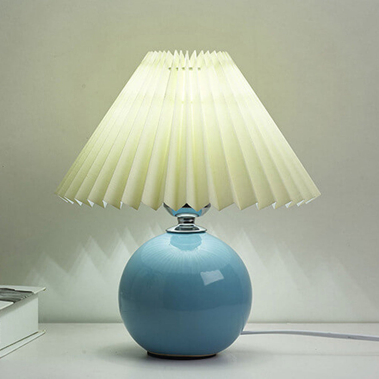 Sleek Nordic Minimalist Ceramic Pleated 1-Light Table Lamp