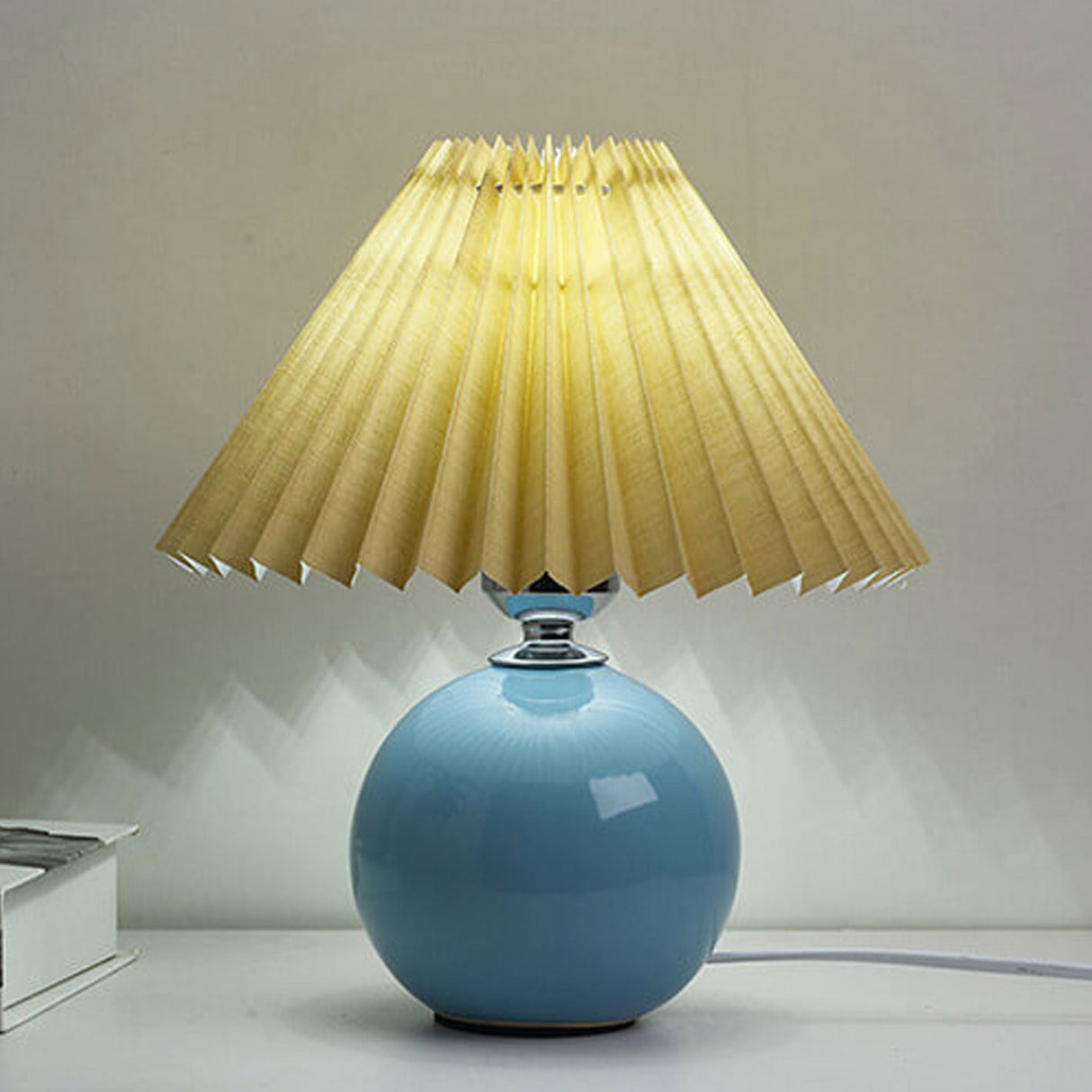 Sleek Nordic Minimalist Ceramic Pleated 1-Light Table Lamp