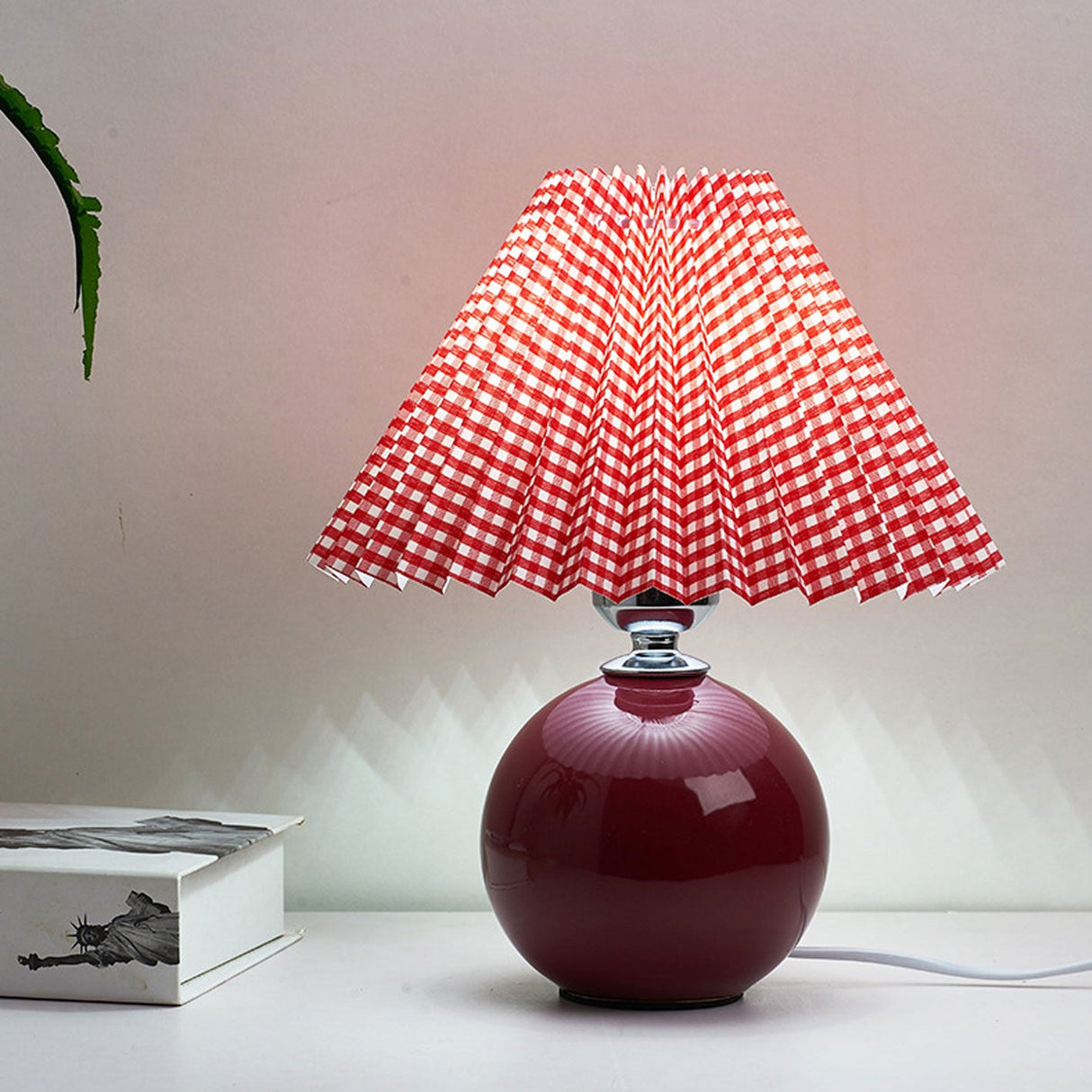Sleek Nordic Minimalist Ceramic Pleated 1-Light Table Lamp
