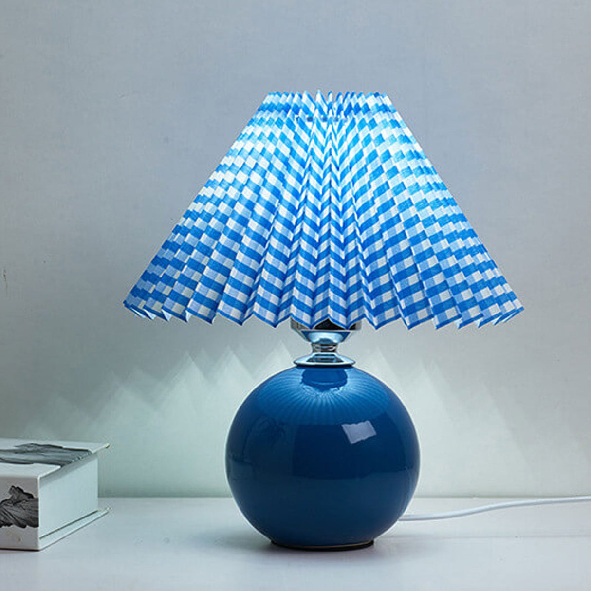 Sleek Nordic Minimalist Ceramic Pleated 1-Light Table Lamp
