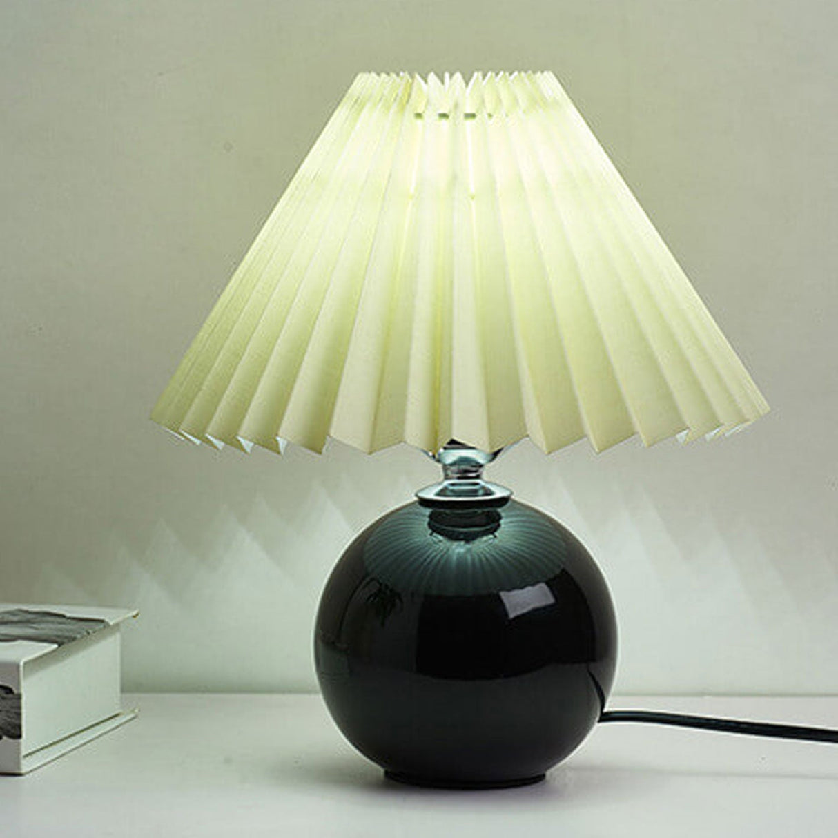Sleek Nordic Minimalist Ceramic Pleated 1-Light Table Lamp