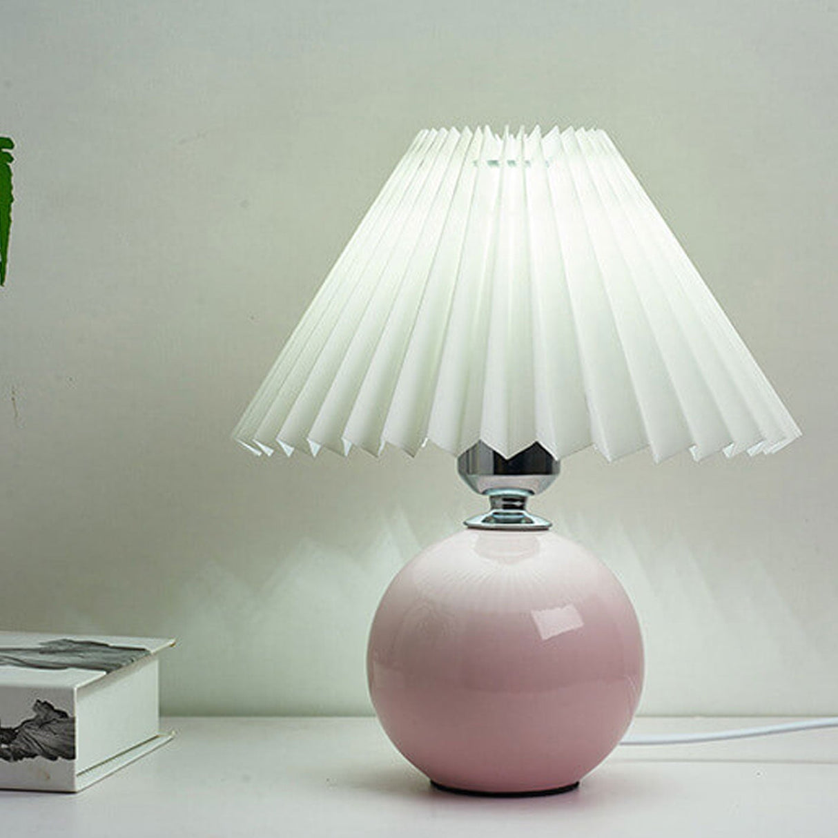 Sleek Nordic Minimalist Ceramic Pleated 1-Light Table Lamp