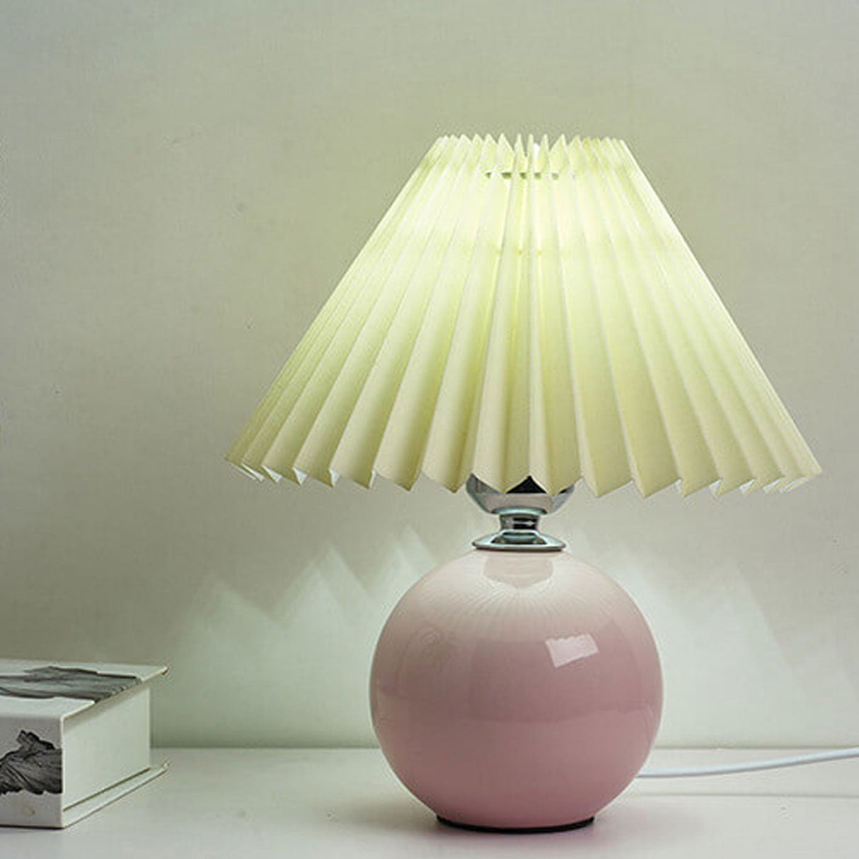 Sleek Nordic Minimalist Ceramic Pleated 1-Light Table Lamp