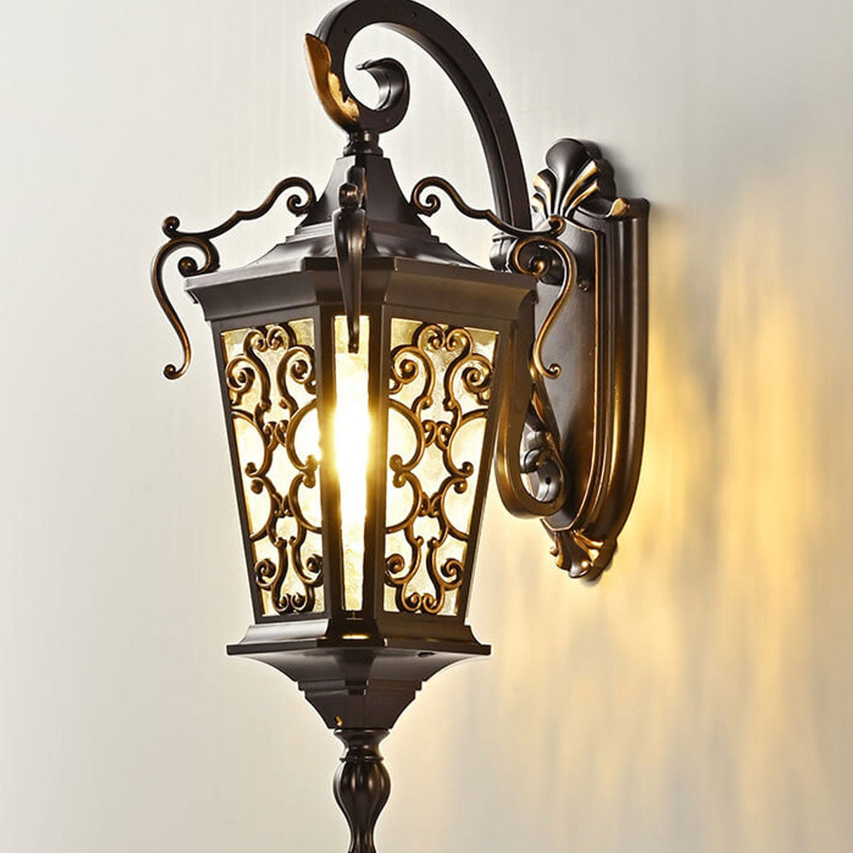 European Palace Outdoor Waterproof 1-Light Wall Sconce Lamp – Elegant Exterior Lighting