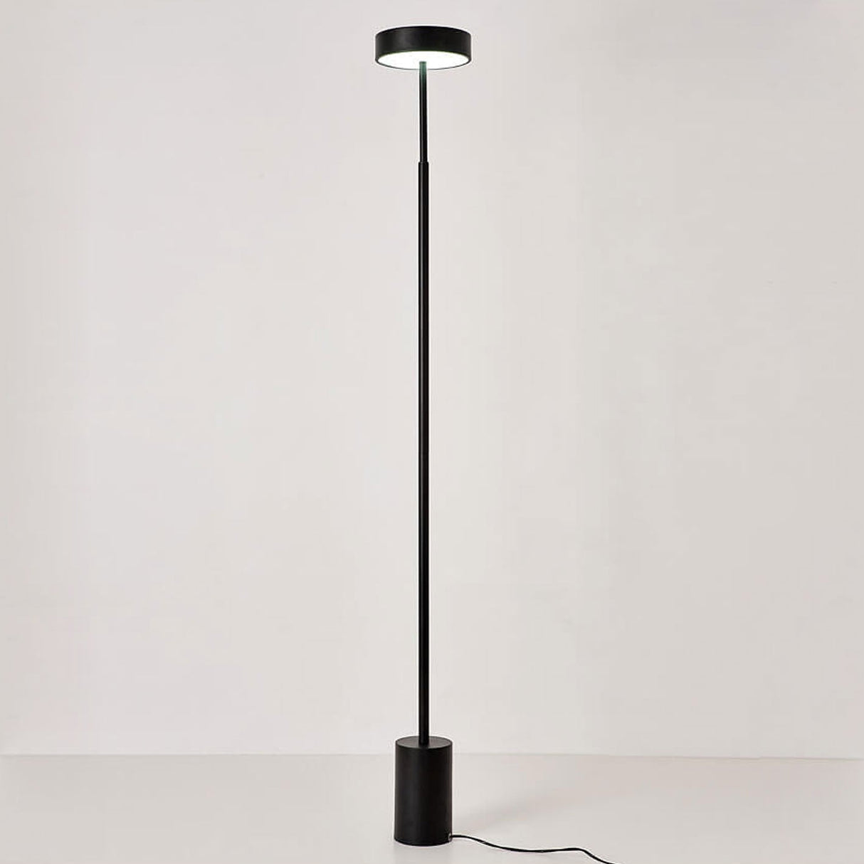 Nordic Minimalist LED Column Floor Lamp – Sleek Tall Standing Light for Modern Homes