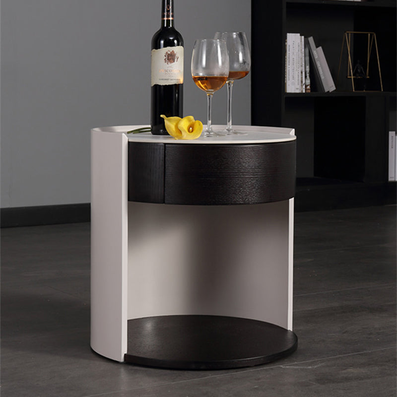 Modern Luxury Round Veneered Nightstand with Solid Wood Texture – Curved Bedside Table with One Drawer for Bedroom