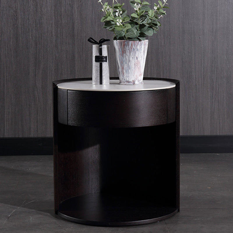 Modern Luxury Round Veneered Nightstand with Solid Wood Texture – Curved Bedside Table with One Drawer for Bedroom