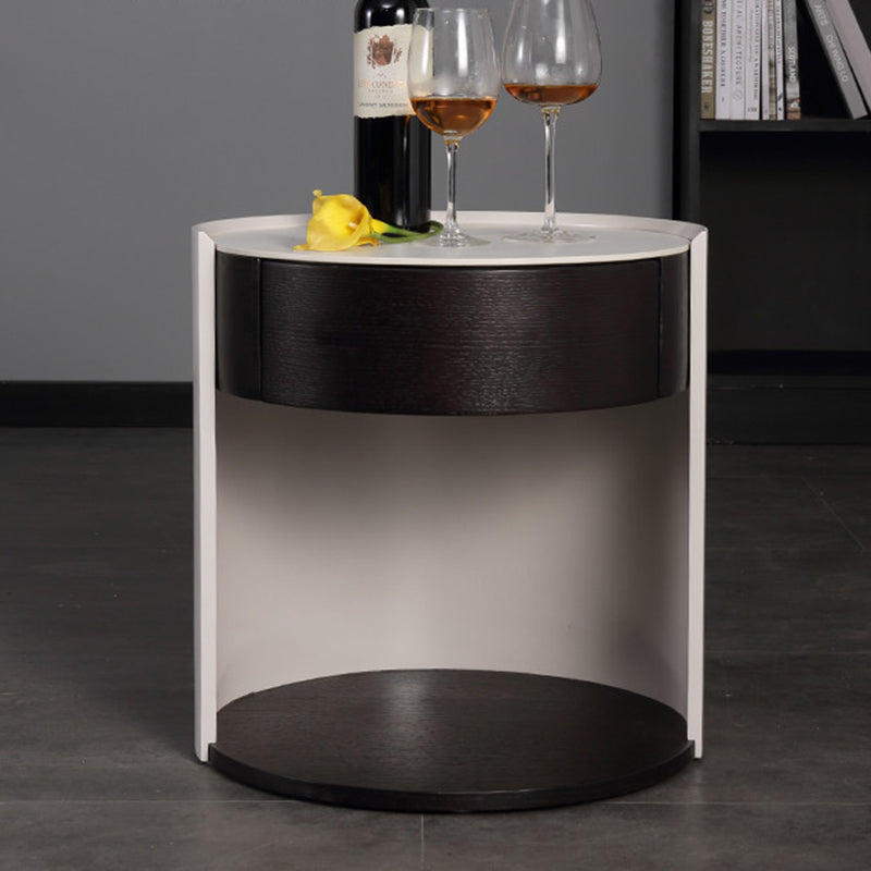 Modern Luxury Round Veneered Nightstand with Solid Wood Texture – Curved Bedside Table with One Drawer for Bedroom