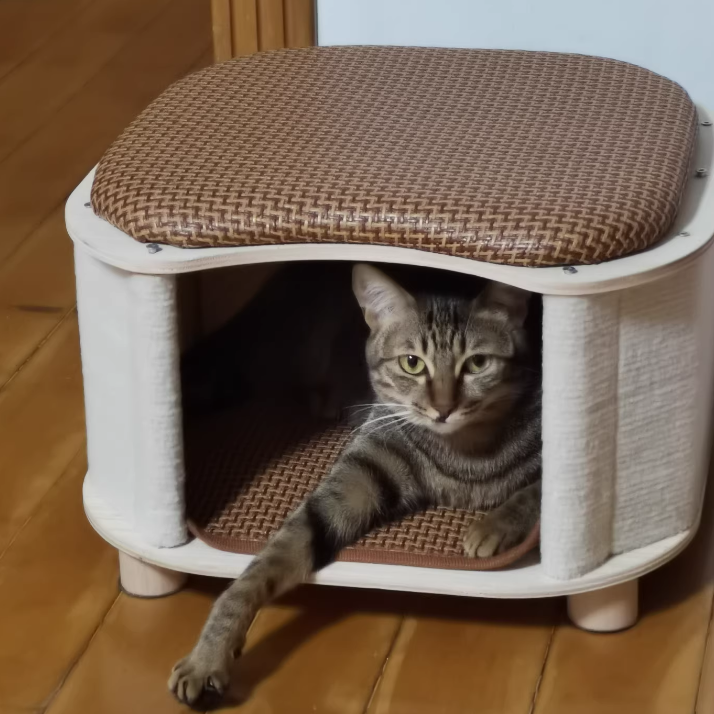 Traditional Chinese Solid Wood Cat House with Rattan Mat — 2-Tier, Curved Square Design for Bedroom