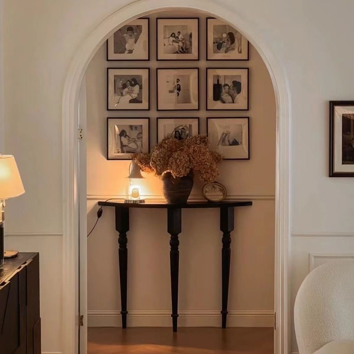 Traditional French Half-Circle Console Table in Solid Pine Wood - Elegant Entryway Accent