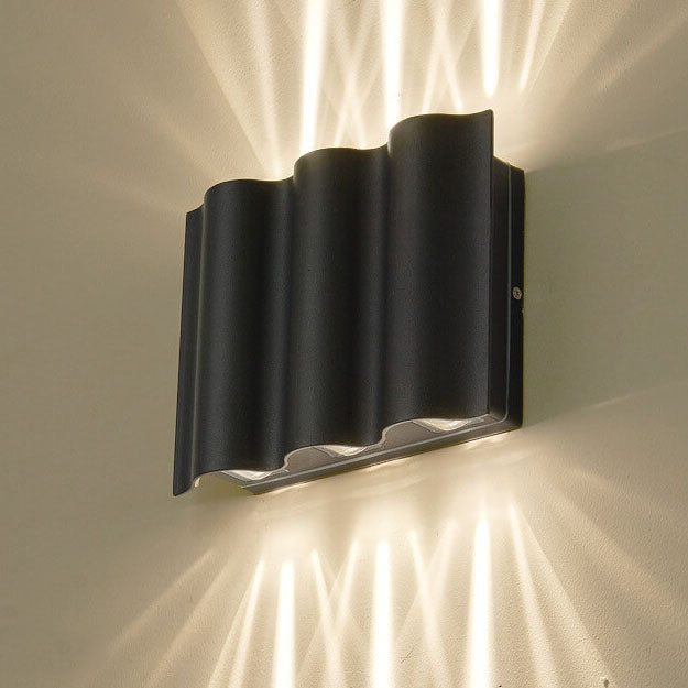 Modern Wave Aluminum LED Outdoor Wall Sconce – Waterproof, Weatherproof Exterior Lighting