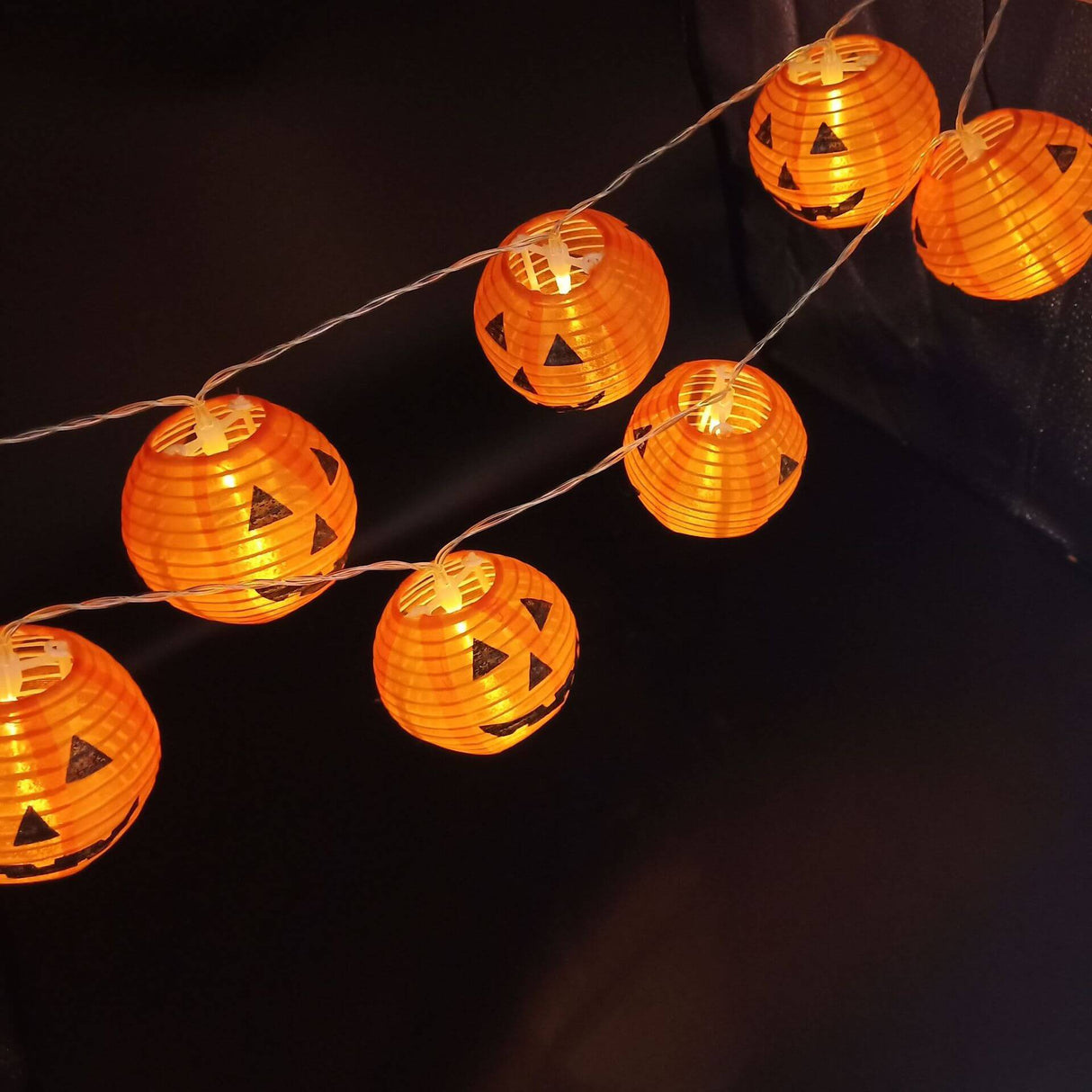 Halloween Pumpkin Lantern – Outdoor Waterproof LED Decorative String Lights for Spooky Ambience