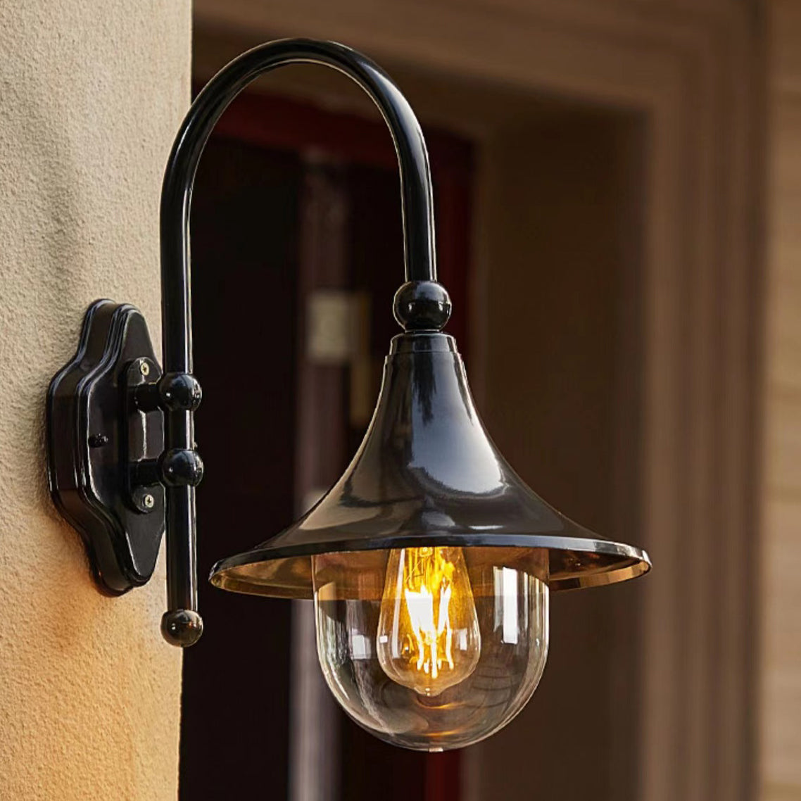 Sleek Contemporary Industrial Aluminum Horn-Style 1-Light Wall Sconce for Outdoor Patio