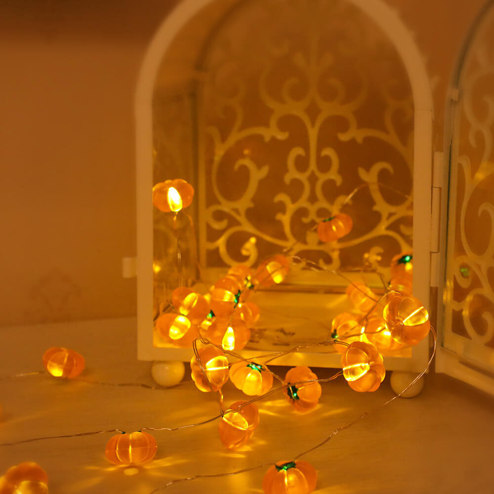 Modern Thanksgiving Maple, Acorn & Pumpkin Decor with 30 LED String Lights