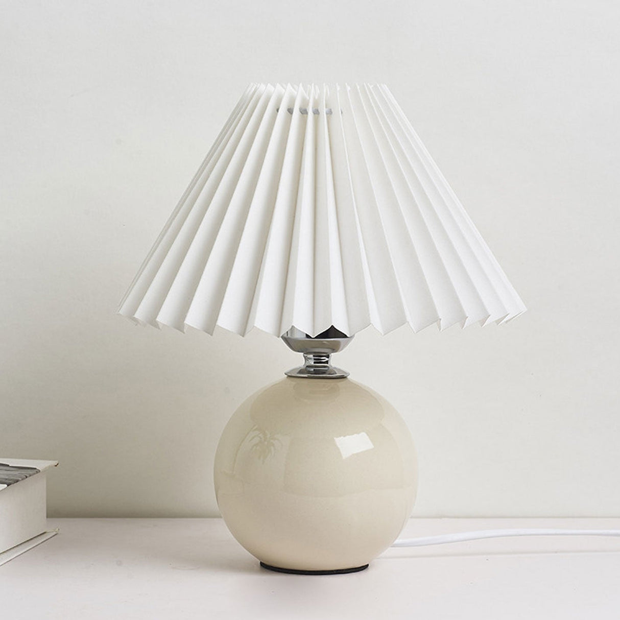 Sleek Nordic Minimalist Ceramic Pleated 1-Light Table Lamp