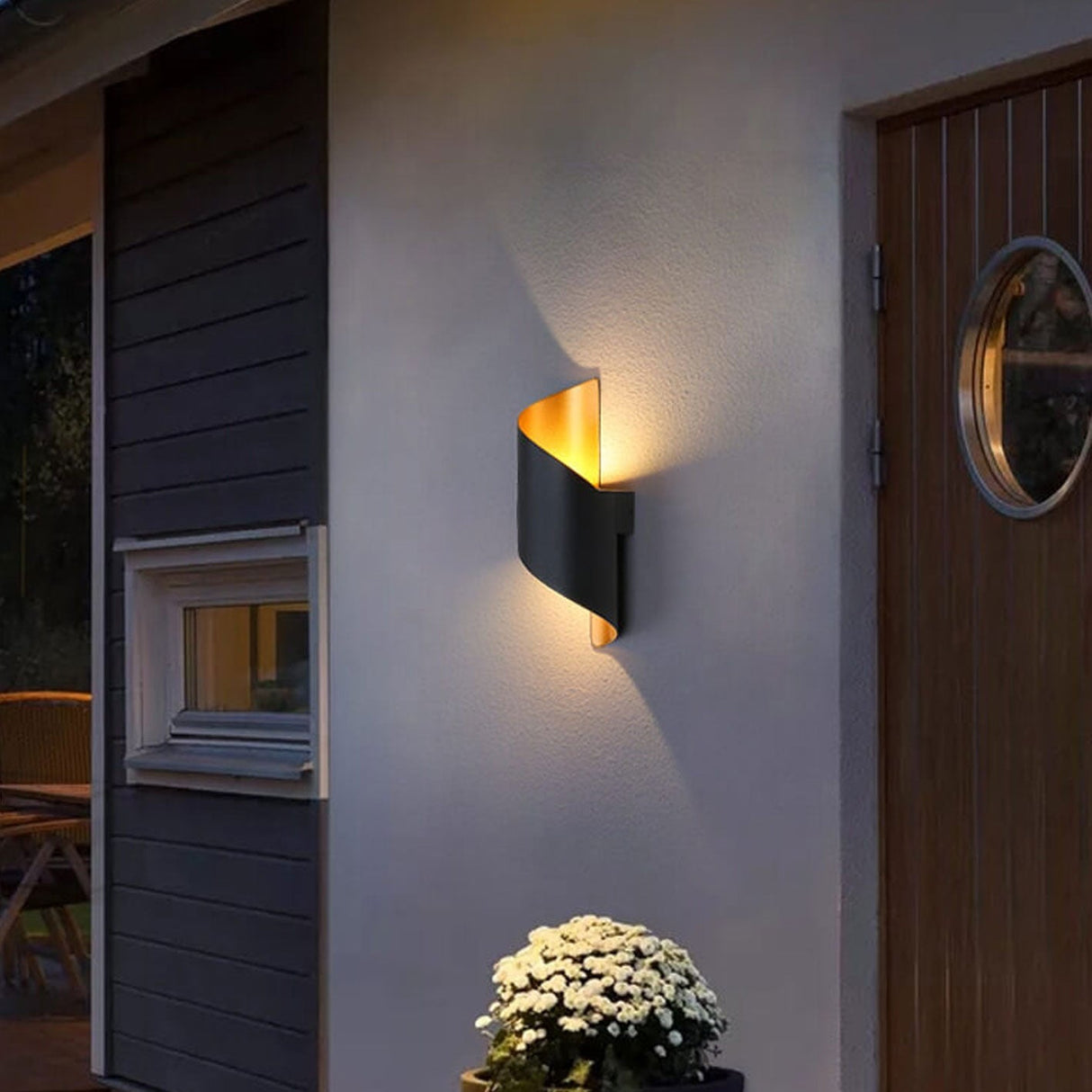 Sleek Modern Outdoor Aluminum LED Wall Sconce with Curved Column - Waterproof