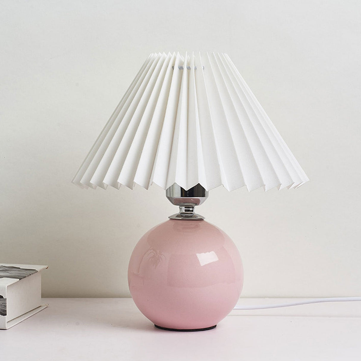 Sleek Nordic Minimalist Ceramic Pleated 1-Light Table Lamp