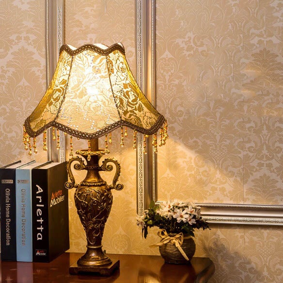 European Vintage Fabric 1-Light Table Lamp – Antique-Style Elegance for Classic Interiors