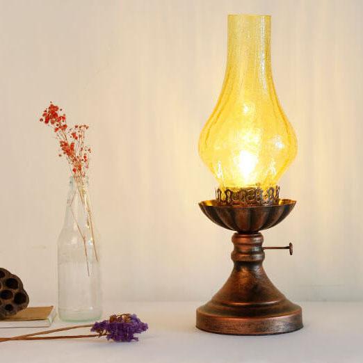 Charming Vintage Kerosene Oil Lamp – Antique 1-Light Table Lamp