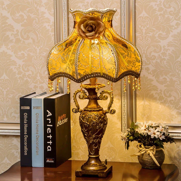 European Vintage Fabric 1-Light Table Lamp – Antique-Style Elegance for Classic Interiors