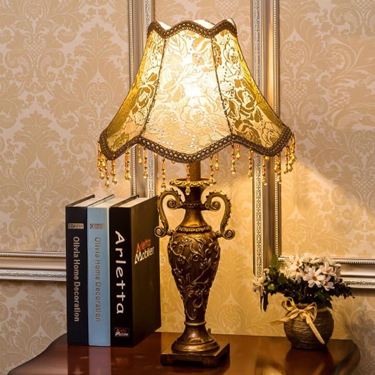 European Vintage Fabric 1-Light Table Lamp – Antique-Style Elegance for Classic Interiors
