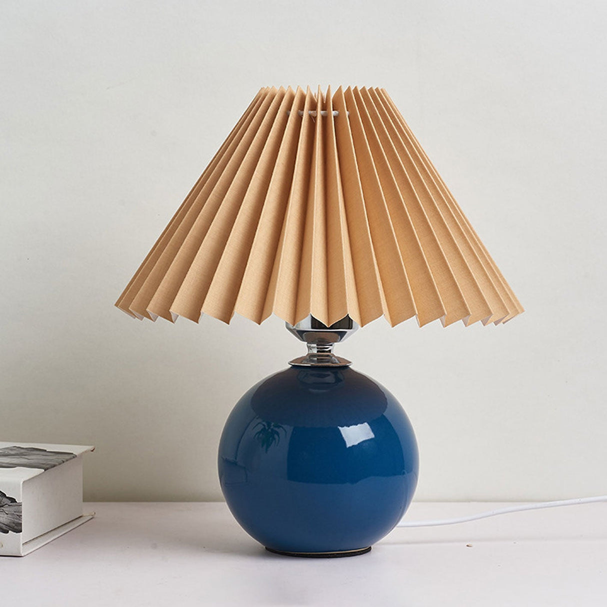 Sleek Nordic Minimalist Ceramic Pleated 1-Light Table Lamp