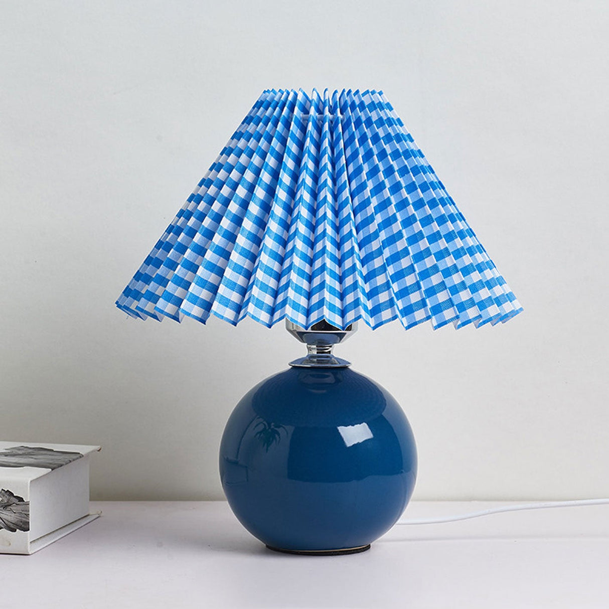 Sleek Nordic Minimalist Ceramic Pleated 1-Light Table Lamp