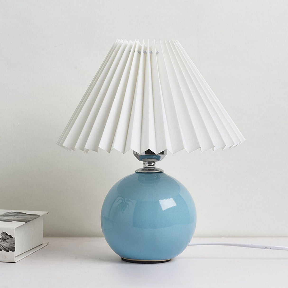 Sleek Nordic Minimalist Ceramic Pleated 1-Light Table Lamp