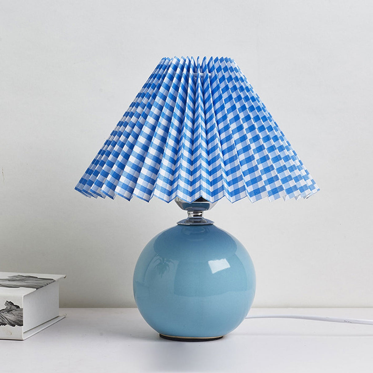 Sleek Nordic Minimalist Ceramic Pleated 1-Light Table Lamp