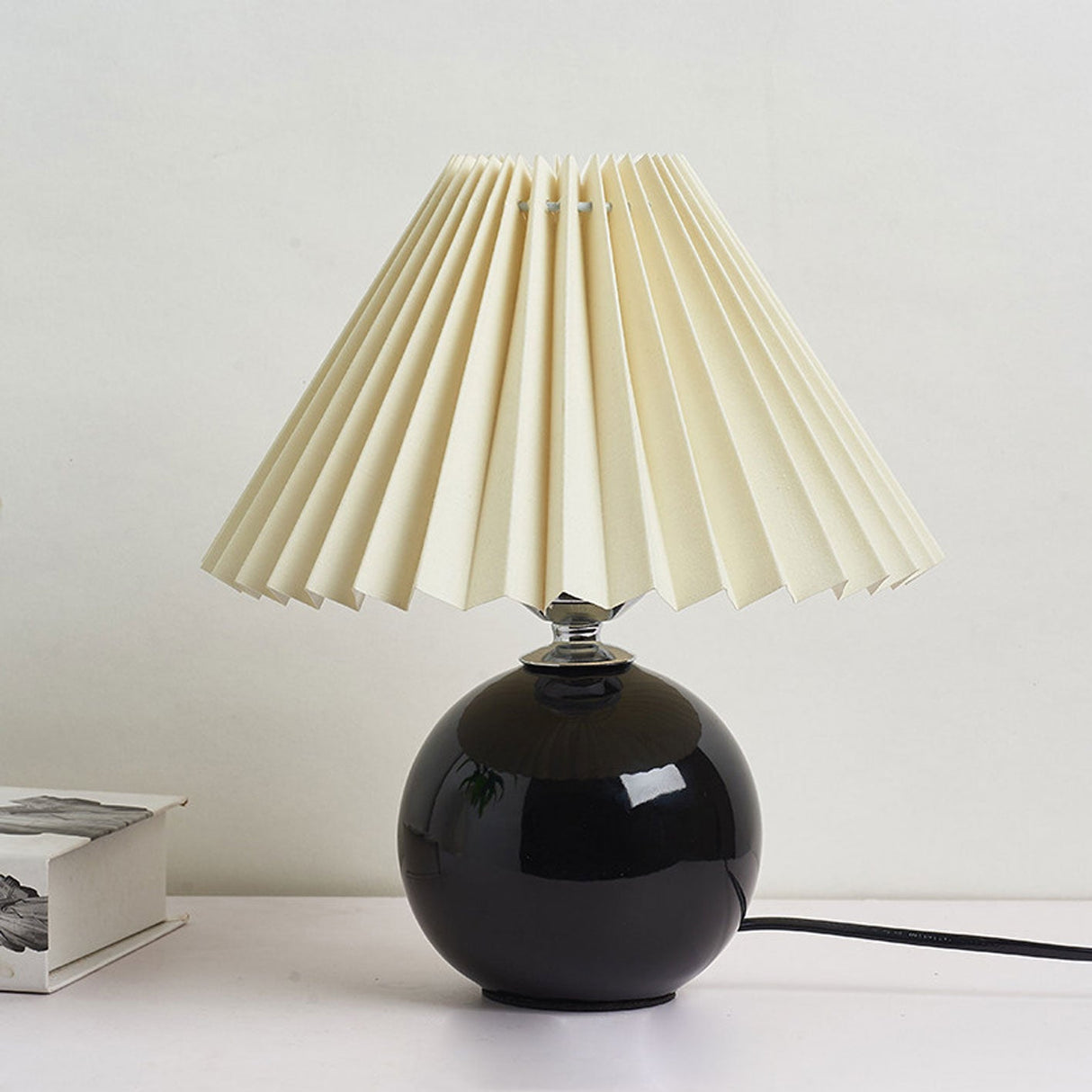 Sleek Nordic Minimalist Ceramic Pleated 1-Light Table Lamp
