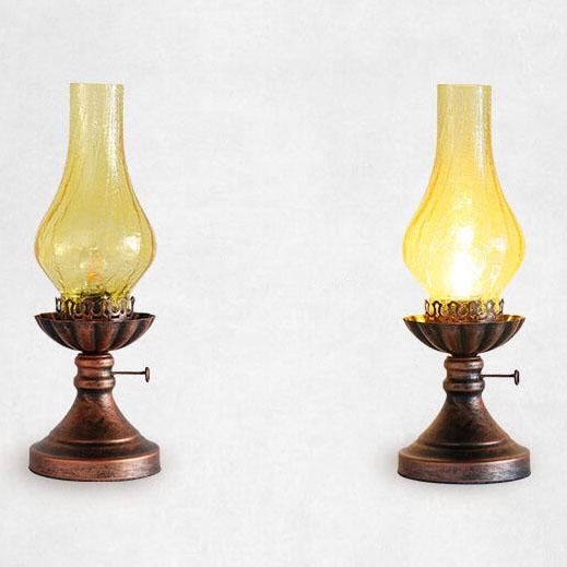 Charming Vintage Kerosene Oil Lamp – Antique 1-Light Table Lamp