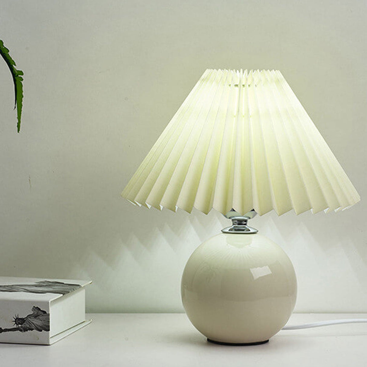 Sleek Nordic Minimalist Ceramic Pleated 1-Light Table Lamp