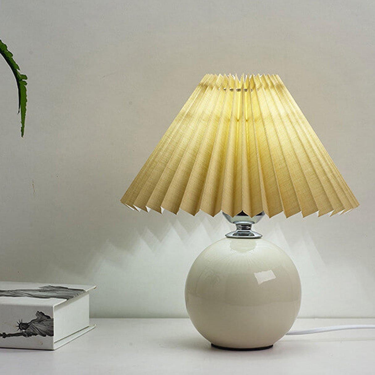 Sleek Nordic Minimalist Ceramic Pleated 1-Light Table Lamp