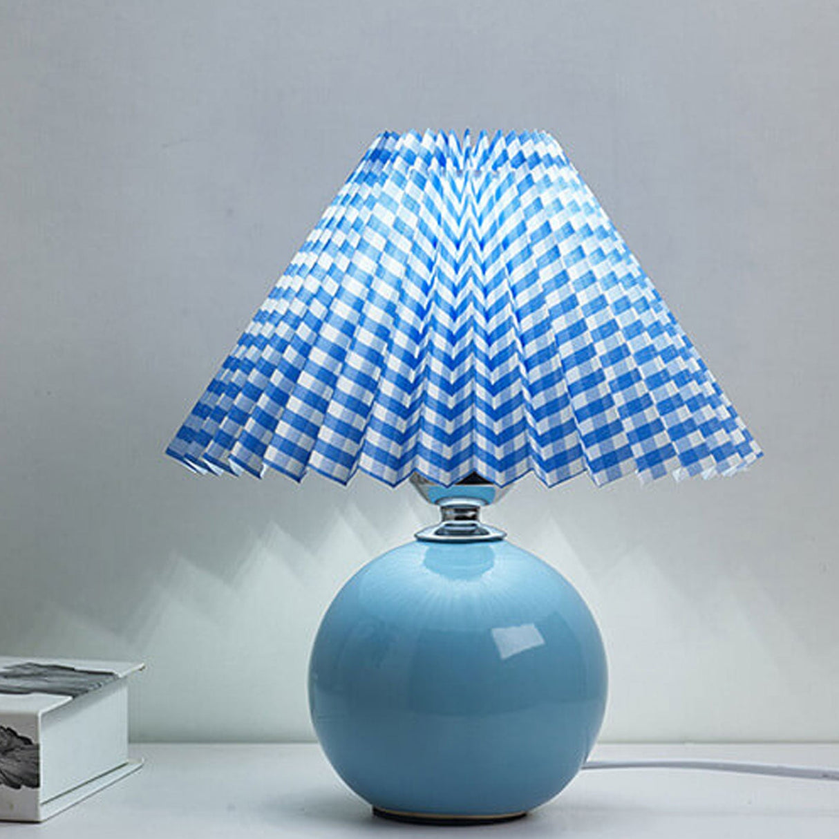 Sleek Nordic Minimalist Ceramic Pleated 1-Light Table Lamp