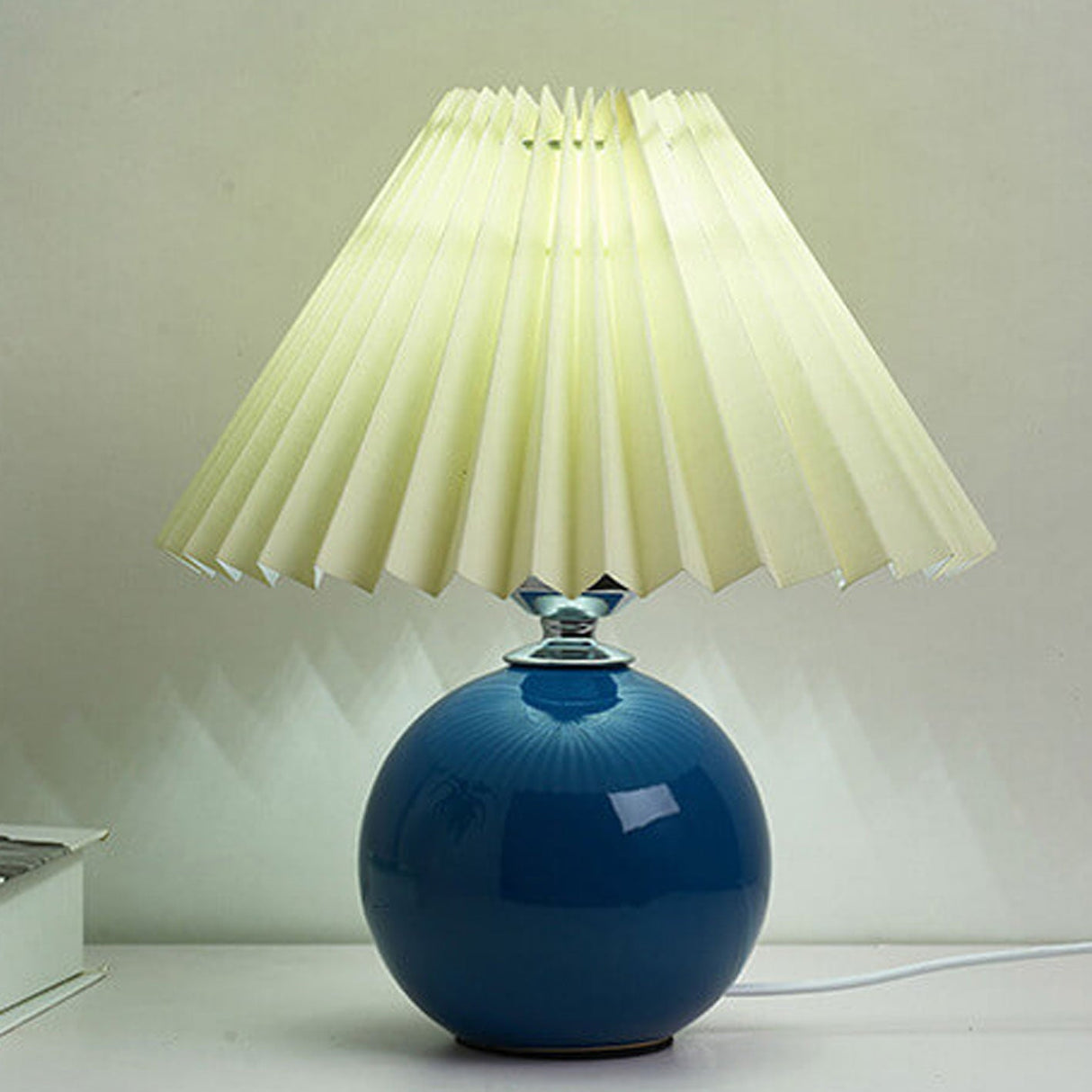 Sleek Nordic Minimalist Ceramic Pleated 1-Light Table Lamp