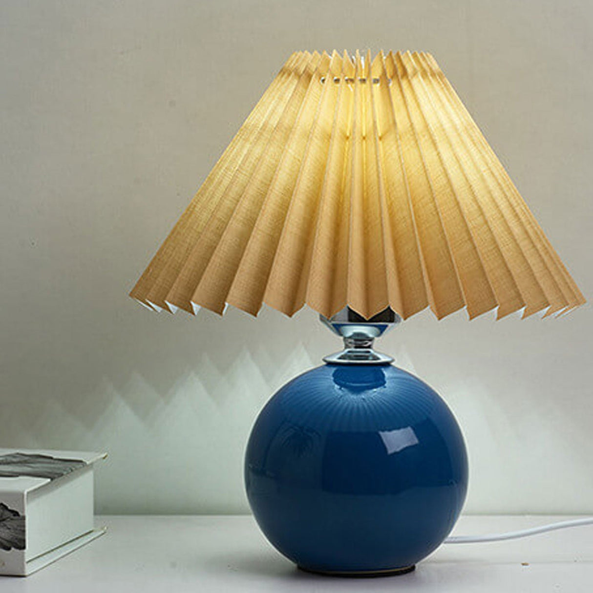 Sleek Nordic Minimalist Ceramic Pleated 1-Light Table Lamp