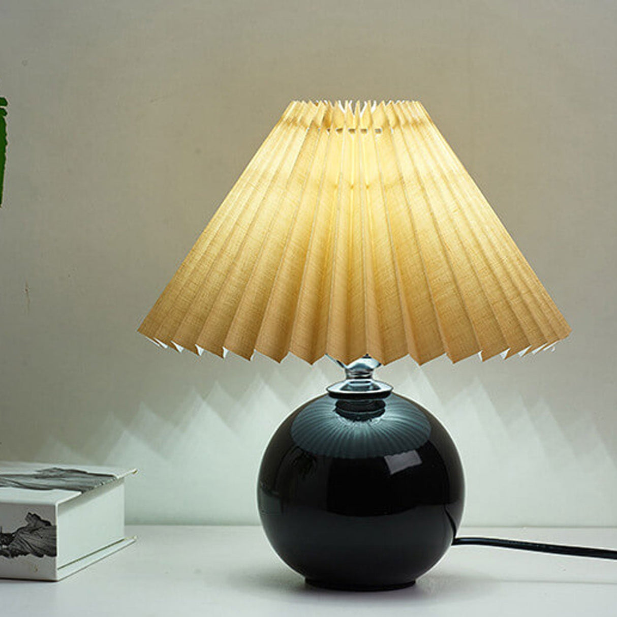 Sleek Nordic Minimalist Ceramic Pleated 1-Light Table Lamp