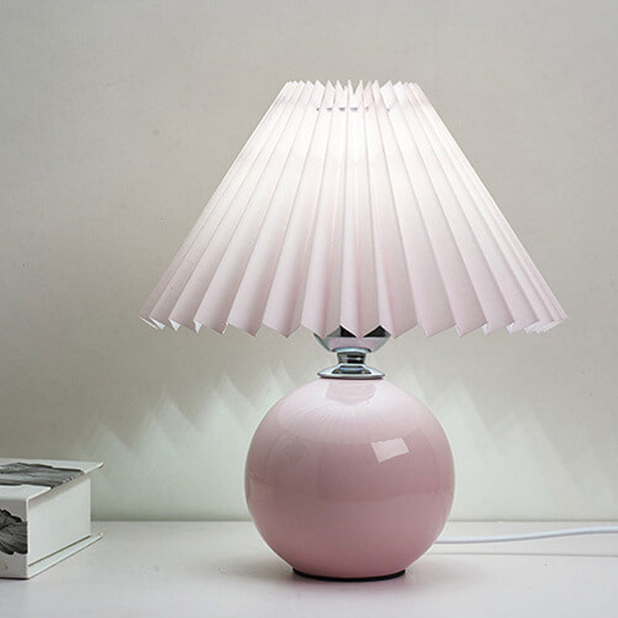 Sleek Nordic Minimalist Ceramic Pleated 1-Light Table Lamp