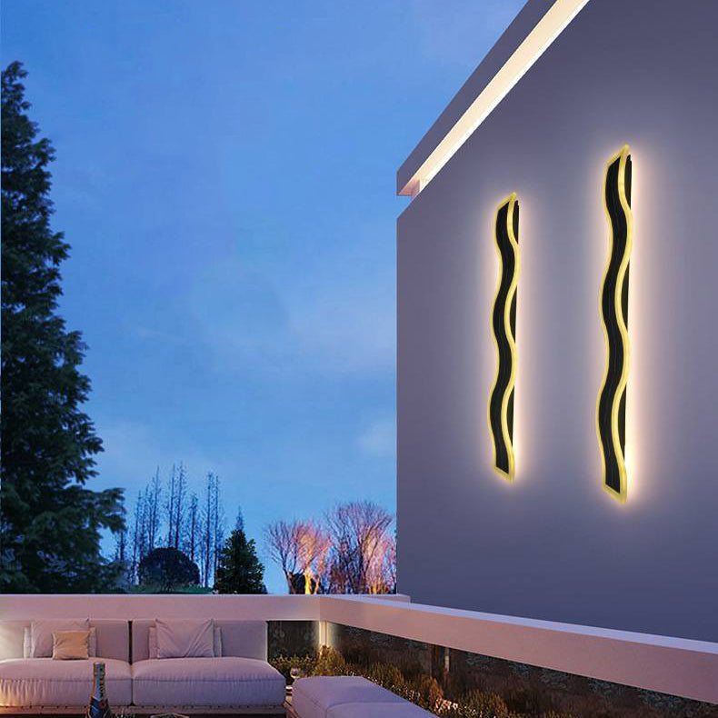 Sleek Modern Solar-Powered Wave LED Wall Sconce – Waterproof Aluminum & Acrylic Strip Lamp for Outdoor Patio