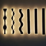 Sleek Modern Solar-Powered Wave LED Wall Sconce – Waterproof Aluminum & Acrylic Strip Lamp for Outdoor Patio