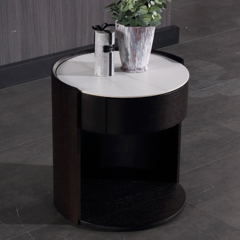 Modern Luxury Round Veneered Nightstand with Solid Wood Texture – Curved Bedside Table with One Drawer for Bedroom