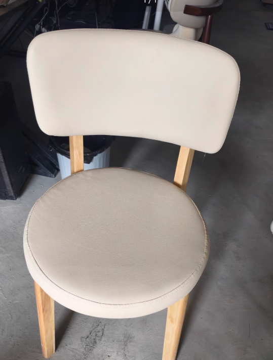 Contemporary Scandinavian Oak Dining Chair with Faux Leather Upholstery and Round-Curved Backrest – Ideal for Dining Rooms