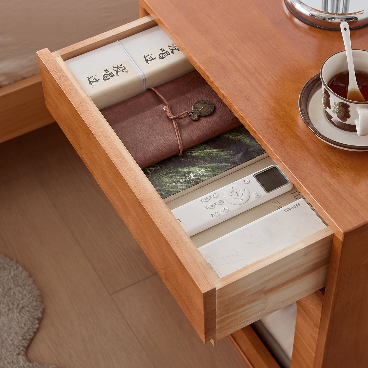 Contemporary Rectangular Cat Bed Nightstand with 1 Drawer — Rubberwood, Plywood & Pine Wood, Modern Bedroom Furniture