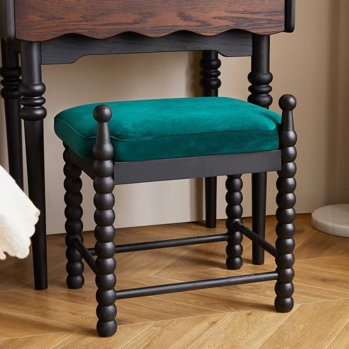 Modern Retro Solid Wood Vanity Desk with Arch Mirror and Roman-Column Accents, Includes Matching Stool for Bedroom